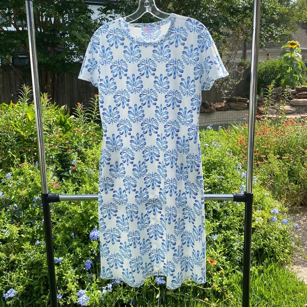 LuLaRoe S dress w/blue floral print & pockets!!! 💙 *LuLaRoe Unicorn* 🦄🦄